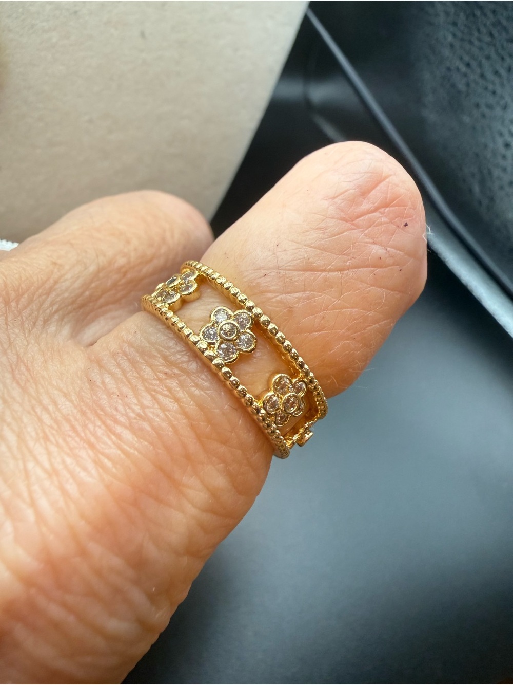 Delicate Gold tone brass Floral Band Ring with Crystal Centers sz 9